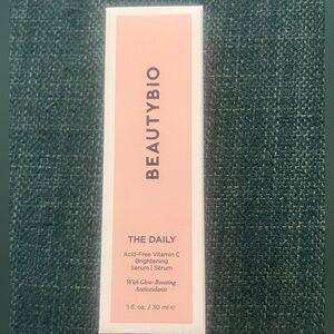 16 PCS of the best Vitamin C serum new in box. $25 if you buy 10pcs or m…